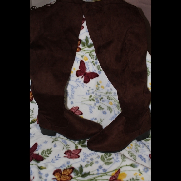 Boots - Picture 2 of 4